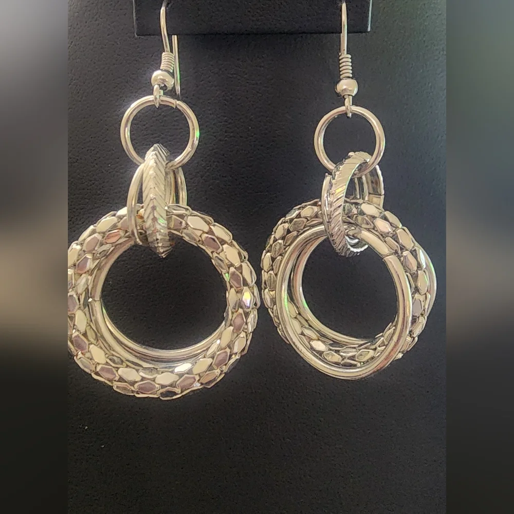 Elegant Silver Tone Chain Necklace and‎ Earring Set